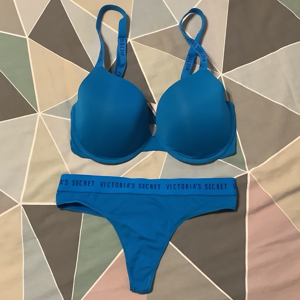 Victoria’s Secret 36D/Medium T-Shirt Demi & Thong